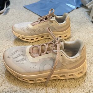On Cloudmonster running shoe 6.5 women’s moon/fawn